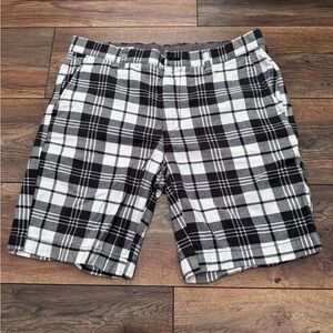 Amazon Essentials Men's Black & White Checkered Shorts in Size 33
